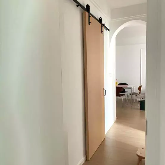 Drsna vrata nad glavo