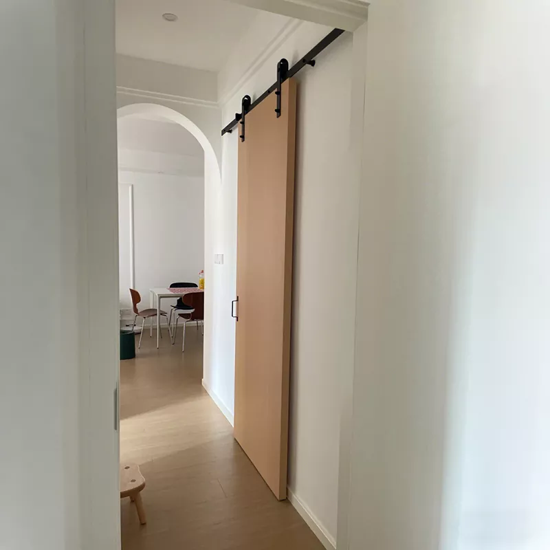 Drsna vrata nad glavo